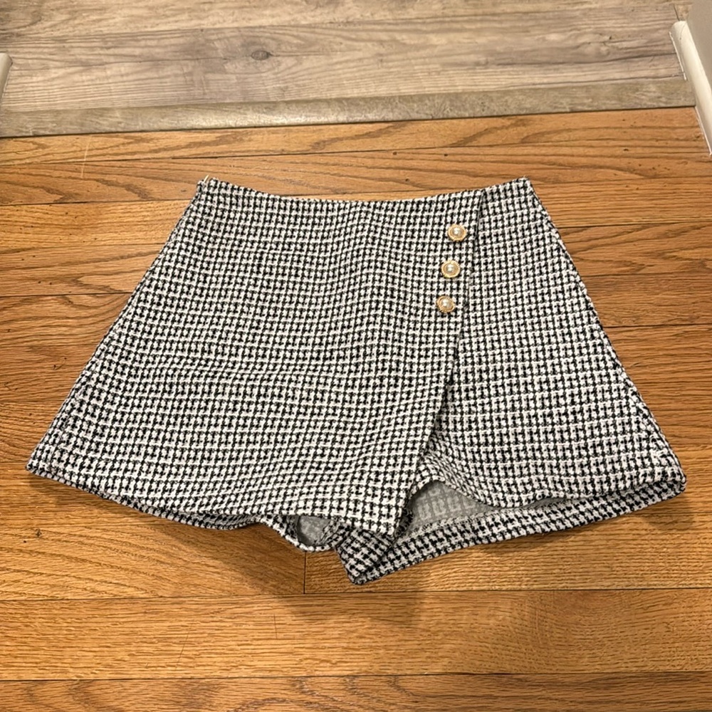 Shein black & white tweed skort